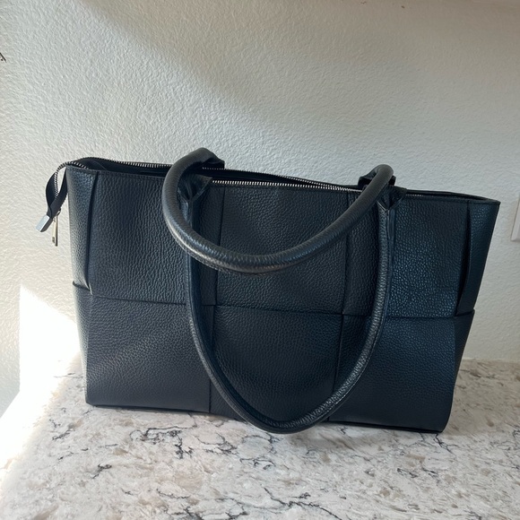 Chiara Ferretti Black Quilted Shoulder Bag - Picture 2 of 8